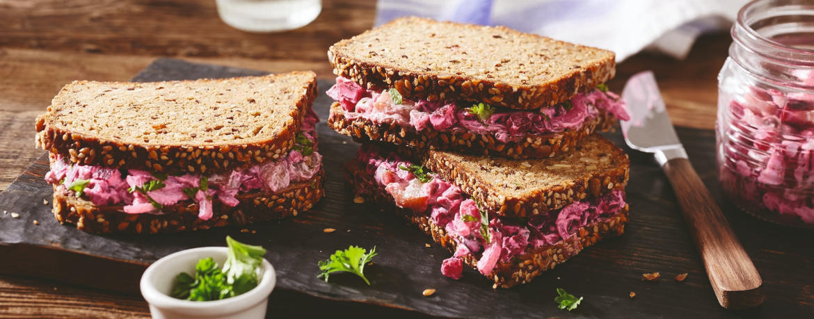 Protein-Sandwich mit Rote-Bete-Auberginen-Salat für 4 Personen von lidl-kochen.de