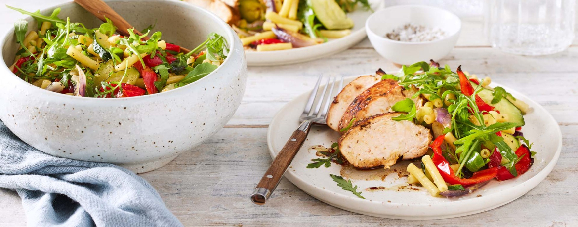 Mariniertes Hähnchen mit mediterranem Nudelsalat und Rucola für 4 Personen von lidl-kochen.de