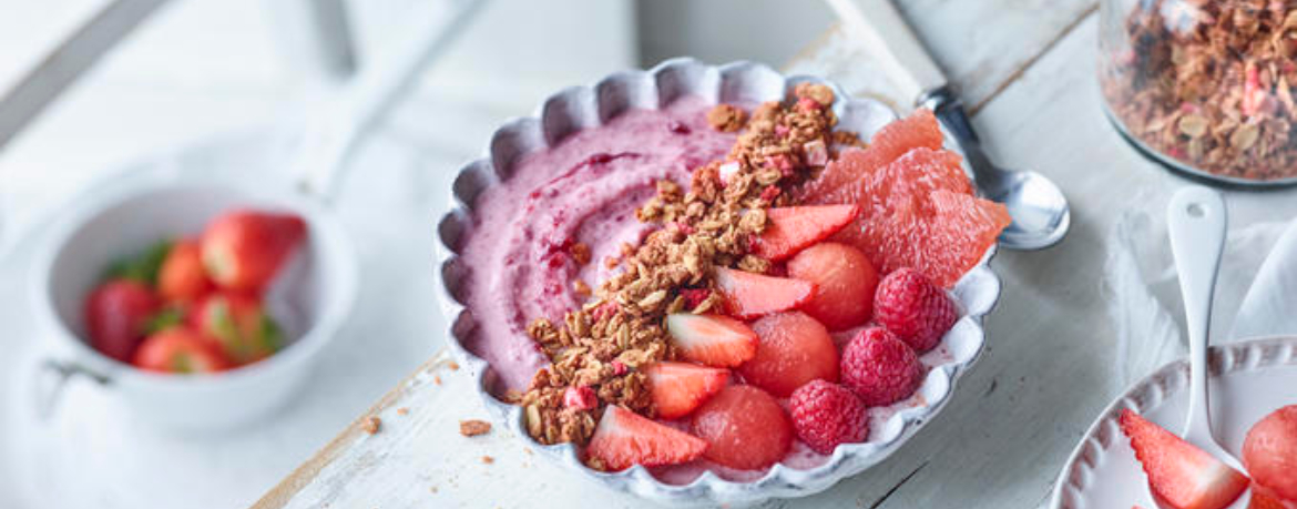 Fruchtige Frühstücks-Bowl mit Cranberry-Joghurt für 4 Personen von lidl-kochen.de
