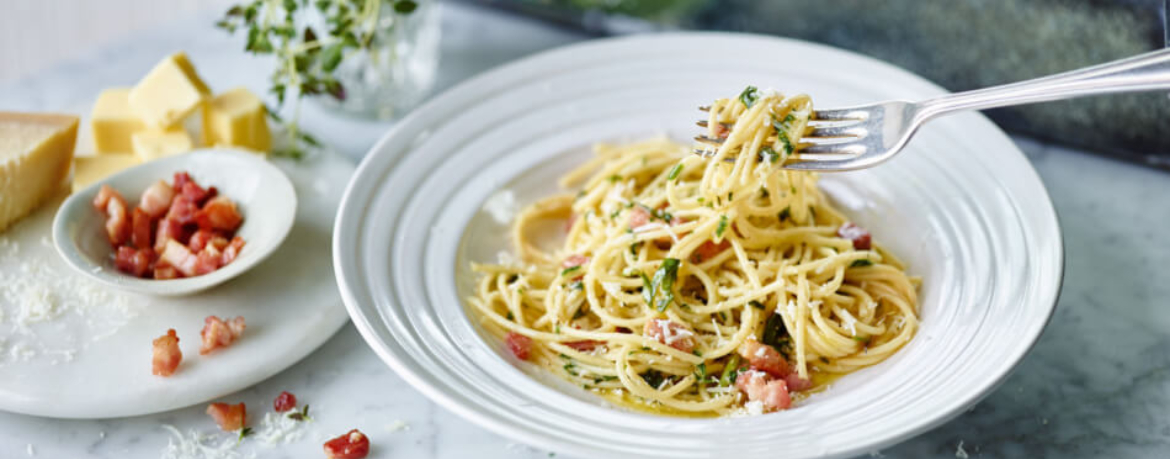 Schnelle Nudeln - Spaghetti mit Kräuterbutter und Speck für 4 Personen von lidl-kochen.de