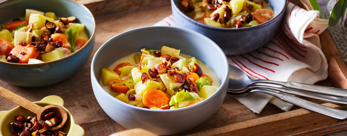 Buntes Gemüse-Ragout in Kokossoße mit Rosinen-Mandel-Topping für 4 Personen von lidl-kochen.de