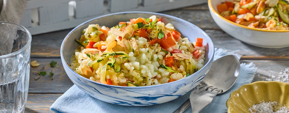 Crèmiges Paprikarisotto mit Zucchini und gebrannten Mandeln für 4 Personen von lidl-kochen.de