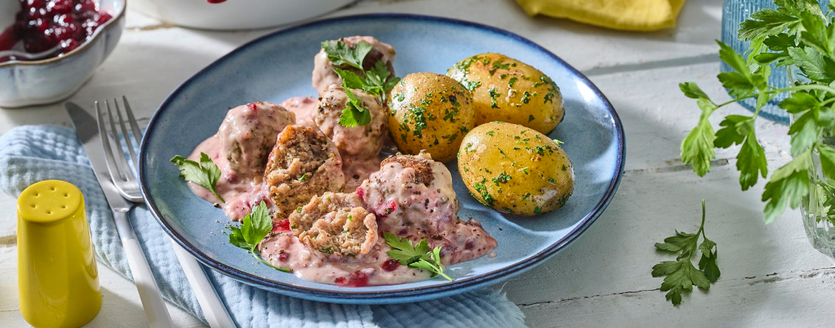 Köttbullar in Preiselbeersauce mit geschwenkten Petersilienkartoffeln für 4 Personen von lidl-kochen.de