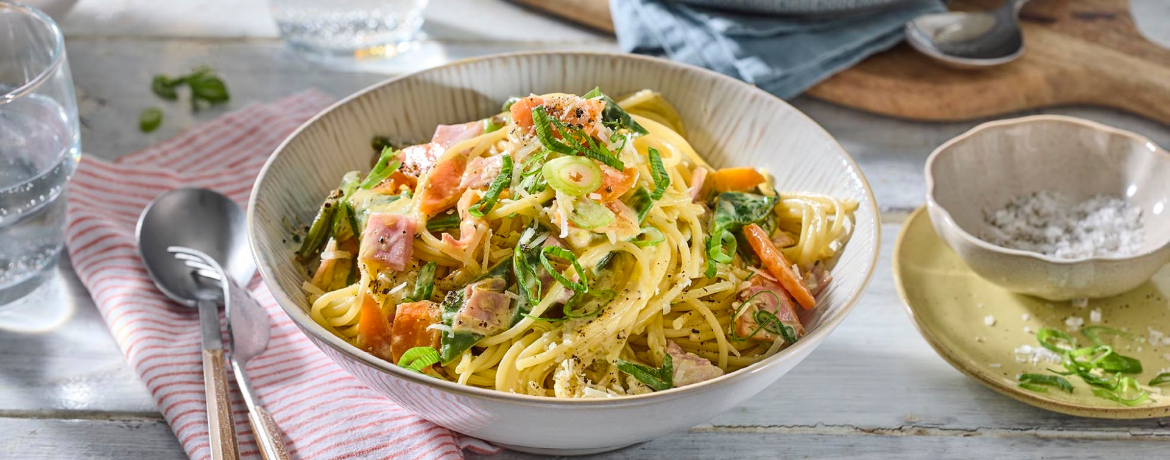 Spaghetti mit Schinken und buntem Gemüse in Käse-Sahne-Sauce für 4 Personen von lidl-kochen.de