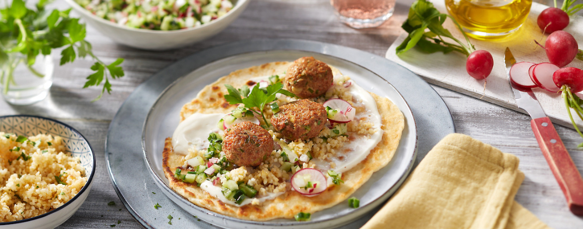 Veganer Frikadellen-Wrap mit Gurken-Radieschen-Salat für 4 Personen von lidl-kochen.de