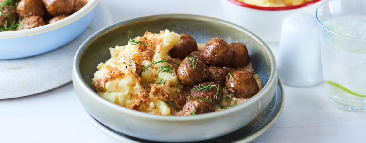 Köttbullar mit Preiselbeerfüllung und Röstzwiebel-Kartoffel-Püree für 4 Personen von lidl-kochen.de