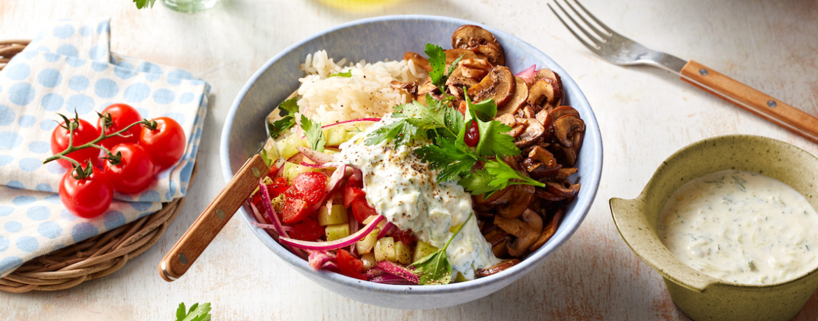 Veggie-Gyros-Bowl mit Pilzen, Reis, Zaziki und Balkan-Salsa für 4 Personen von lidl-kochen.de