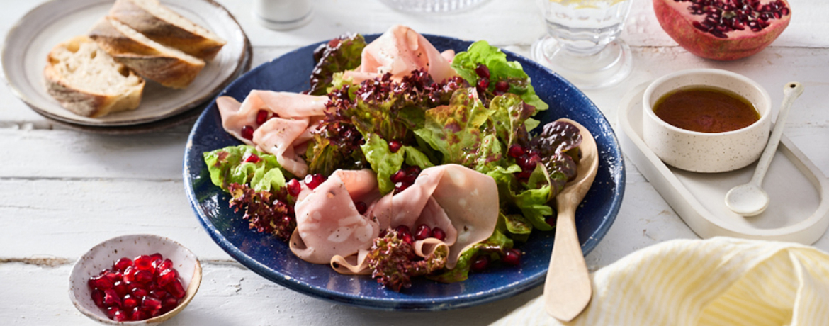 Blattsalat mit Mortadella und Granatapfel-Dressing für 4 Personen von lidl-kochen.de