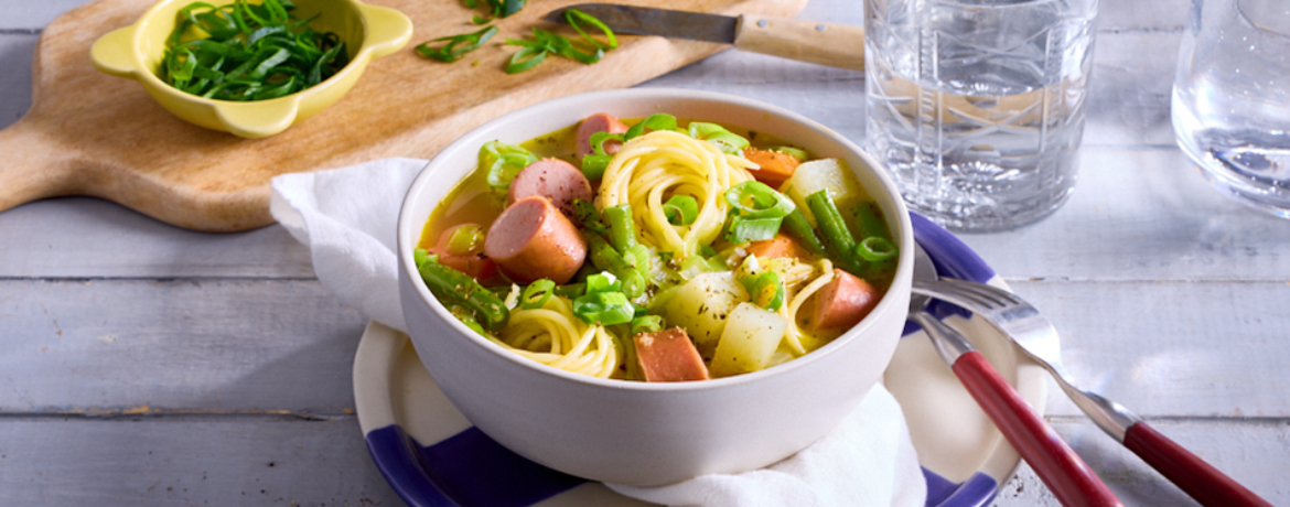 Gemüse-Nudel-Suppe mit Würstchen für 4 Personen von lidl-kochen.de