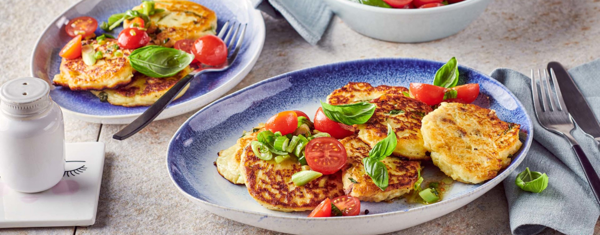 Skyr-Basilikum-Plinsen mit Tomatensalat für 4 Personen von lidl-kochen.de