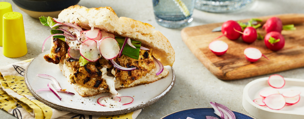 Fladenbrot mit Curry-Pute und Radieschen-Joghurt für 4 Personen von lidl-kochen.de