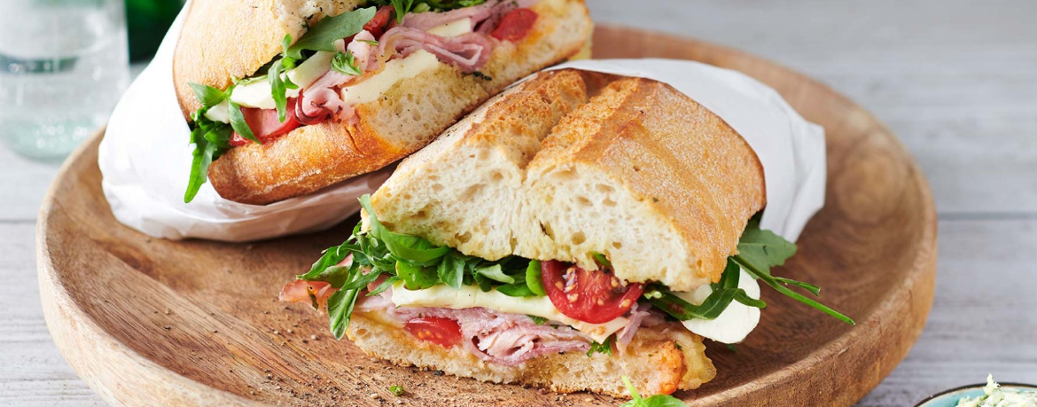 Gebackenes Sandwich mit Tomaten, Schinken, Mozzarella und Basilikumbutter für 4 Personen von lidl-kochen.de