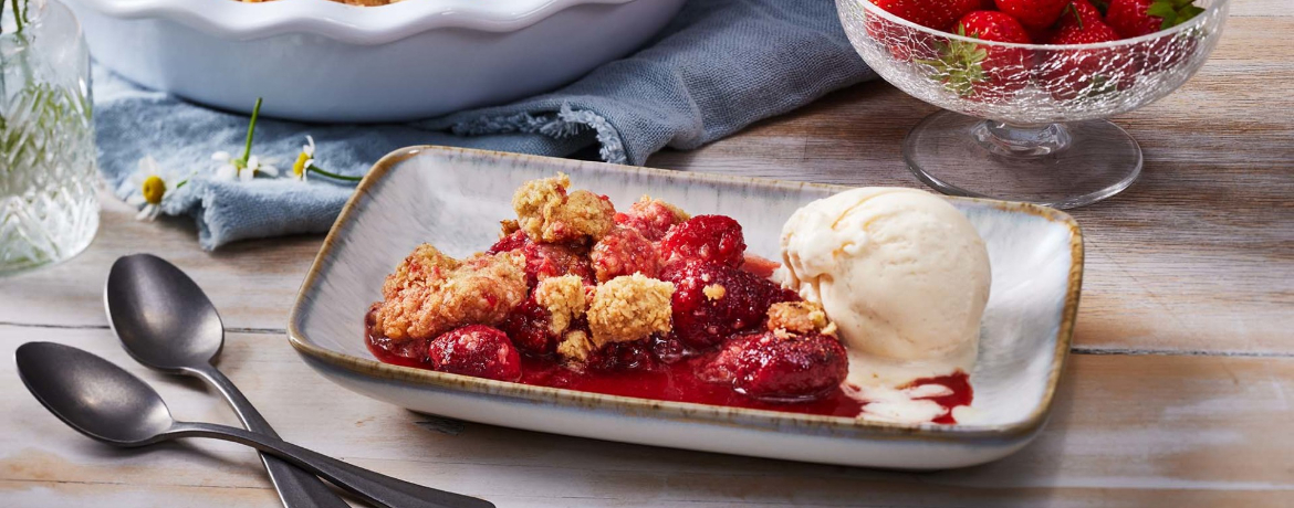 Erdbeer-Crumble mit Vanilleeis für 4 Personen von lidl-kochen.de
