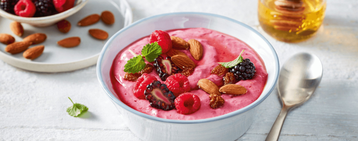 Beeren-Skyr mit Mandeln und Rosinen für 1,5 Personen von lidl-kochen.de