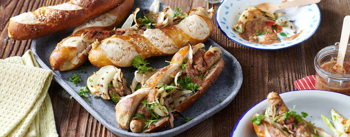 Bratwurst-Hot-Dog mit Zwiebeln für 4 Personen von lidl-kochen.de