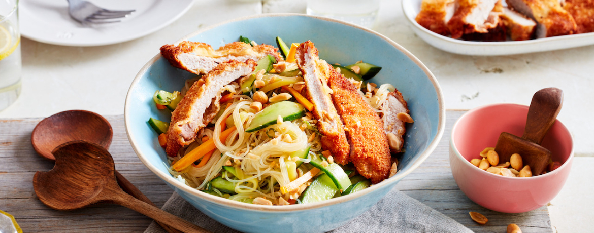 Knuspriges Kokosschnitzel mit Glasnudelsalat für 4 Personen von lidl-kochen.de