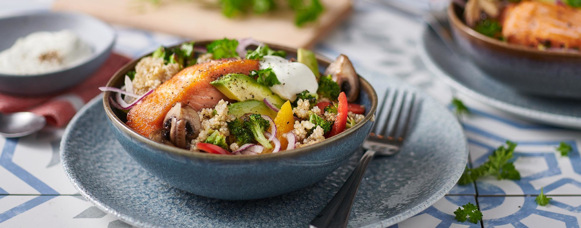 Quinoa-Gemüse-Bowl mit Lachs für 4 Personen von lidl-kochen.de