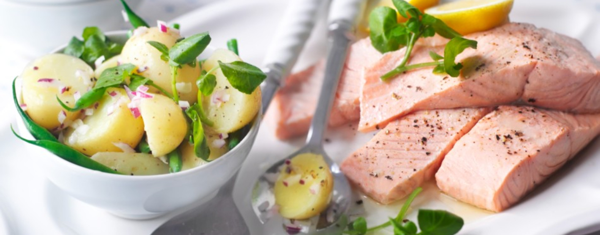 Scharfer Kartoffel-Bohnen-Salat mit pochiertem Lachs für 4 Personen von lidl-kochen.de