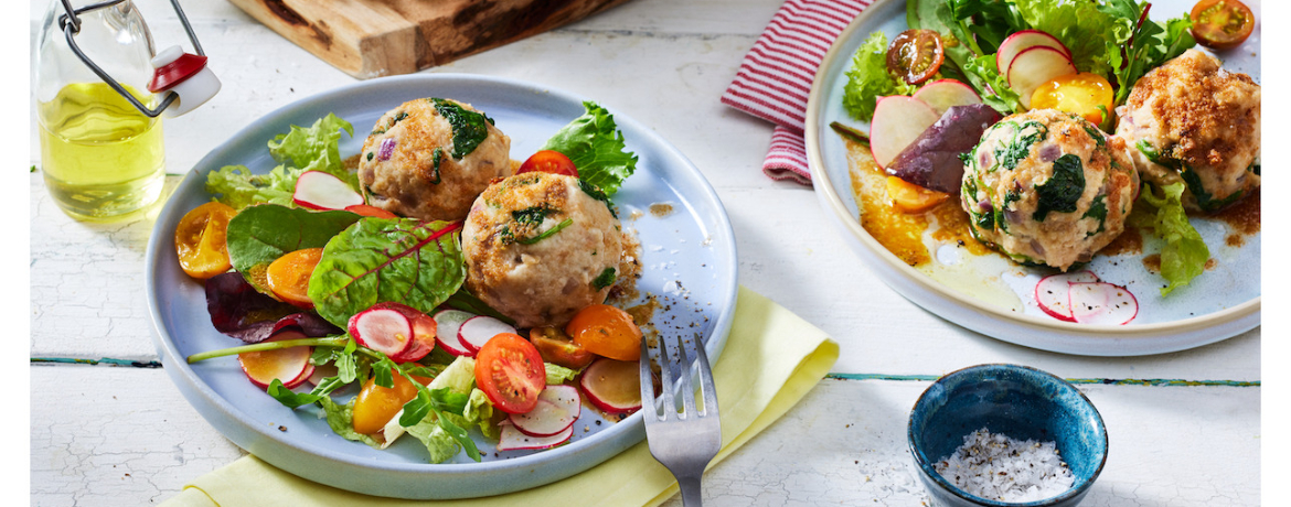 Vegane Spinat-Semmel-Knödel mit frischem Salat für 4 Personen von lidl-kochen.de