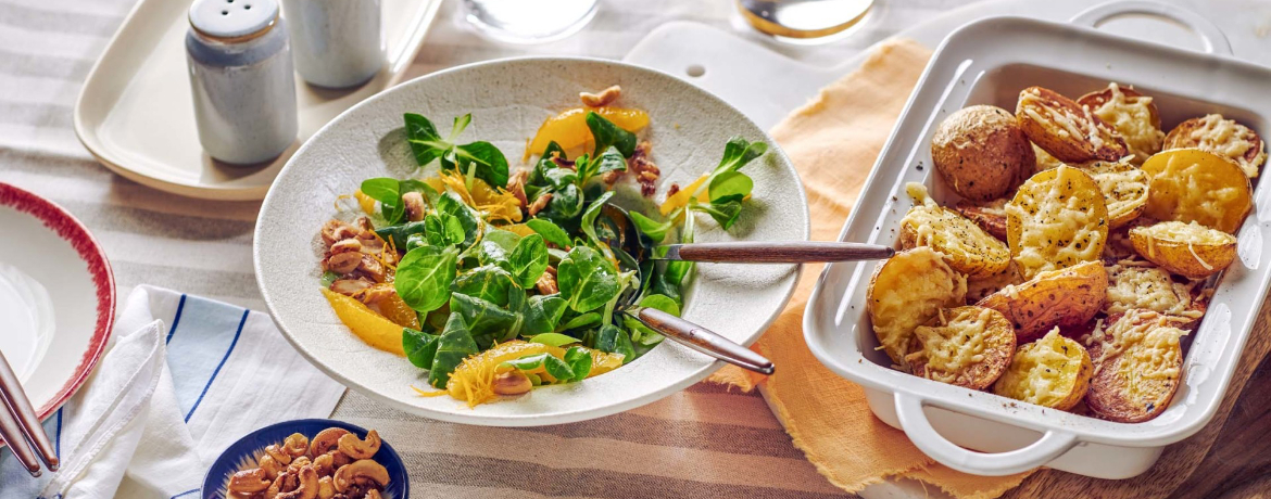 Backkartoffeln mit Feldsalat, Orangendressing und Cashewknusper für 4 Personen von lidl-kochen.de