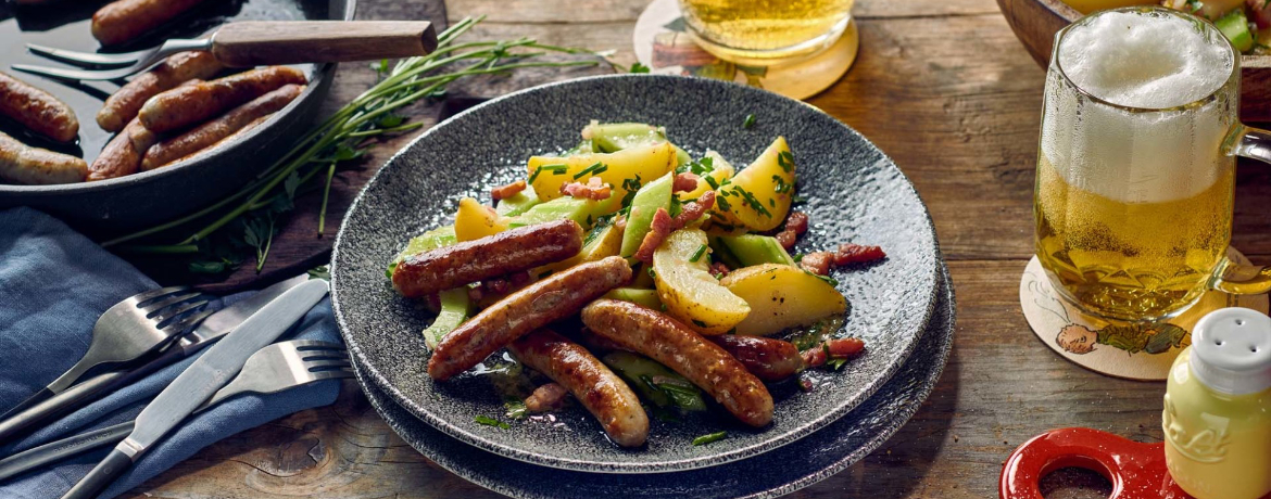 Rostbratwürstchen mit Kartoffel-Gurken-Salat und Senf-Speck-Dressing für 4 Personen von lidl-kochen.de
