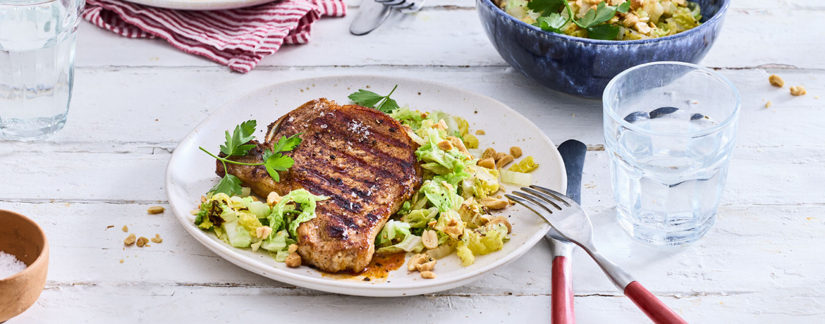 Kotelettes vom Schwein mit Chinakohl, Kakao und Erdnüssen für 4 Personen von lidl-kochen.de