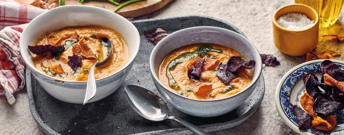 Süßkartoffelsuppe mit bunten Gemüsechips und Korianderöl für 4 Personen von lidl-kochen.de