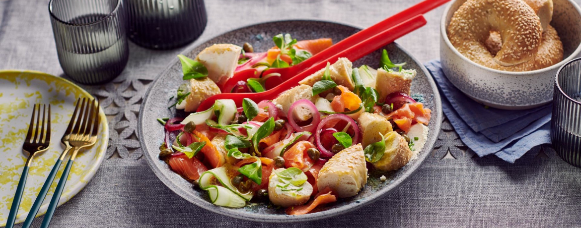 Räucherlachs-Salat mit Gurke und Bagel-Croûtons für 4 Personen von lidl-kochen.de