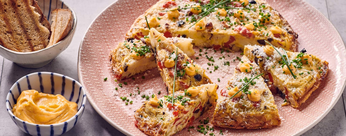 Blumenkohl-Frittata mit Spitzpaprika-Oliven-Chutney und Paprikamayo für 4 Personen von lidl-kochen.de