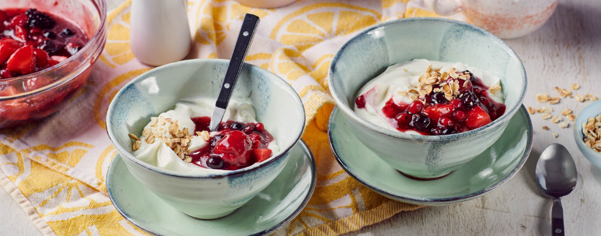 Beerenquark mit Knusperflocken für 4 Personen von lidl-kochen.de