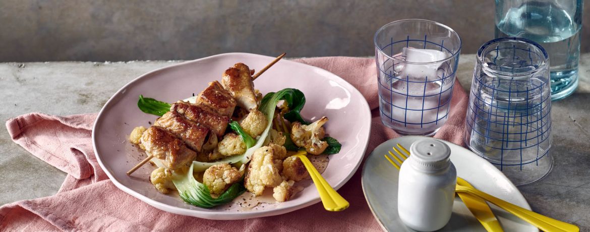 Puten-Saté-Spieße mit Röstblumenkohl und Pak Choi für 4 Personen von lidl-kochen.de