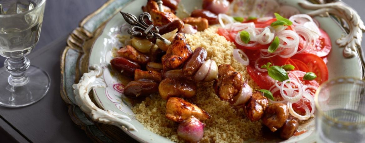 Marinierte Hähnchen-Spieße mit Couscous und Tomatensalat für 4 Personen von lidl-kochen.de