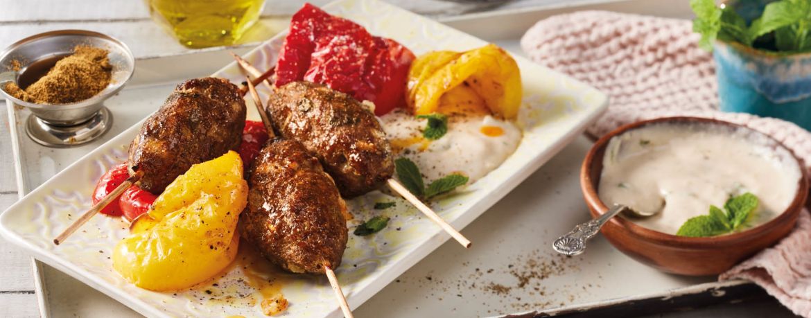 Adana-Kebap-Spieße mit Röstpaprika und Bohnenhummus für 4 Personen von lidl-kochen.de