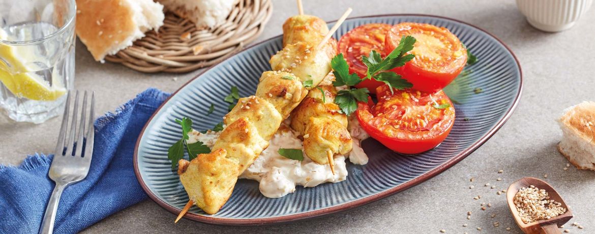 Hähnchen-Spieße mit Ofen-Tomaten und Zwiebelsoße für 4 Personen von lidl-kochen.de