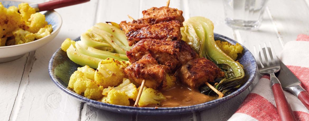 Saté-Spieße mit Pak Choi und geröstetem Blumenkohl für 4 Personen von lidl-kochen.de