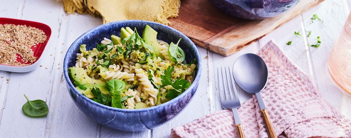 Avocado-Pasta mit Zucchini und Sesam für 4 Personen von lidl-kochen.de