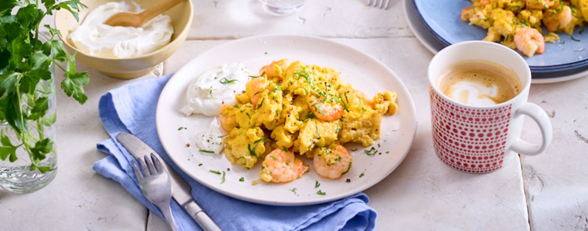 Kräuter-Rührei mit Garnelen und Ziegenfrischkäse für 4 Personen von lidl-kochen.de