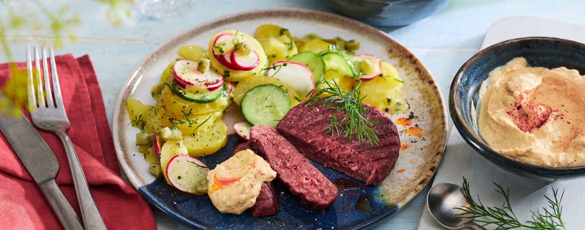Veganer Grillteller mit Kartoffelsalat, Hacksteaks und Senfdip für 4 Personen von lidl-kochen.de