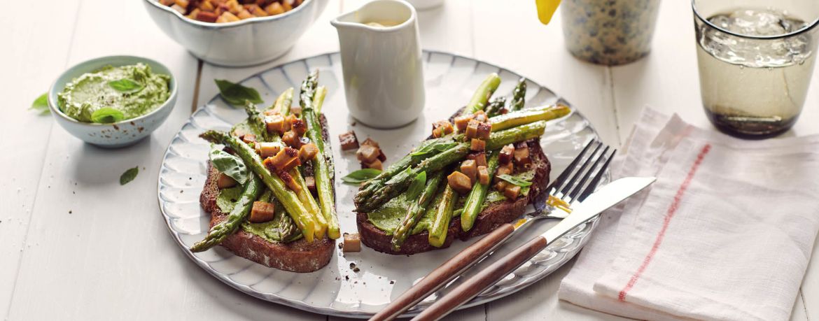 Frühlingstoast mit Spargel und gebratenem Tofu für 4 Personen von lidl-kochen.de