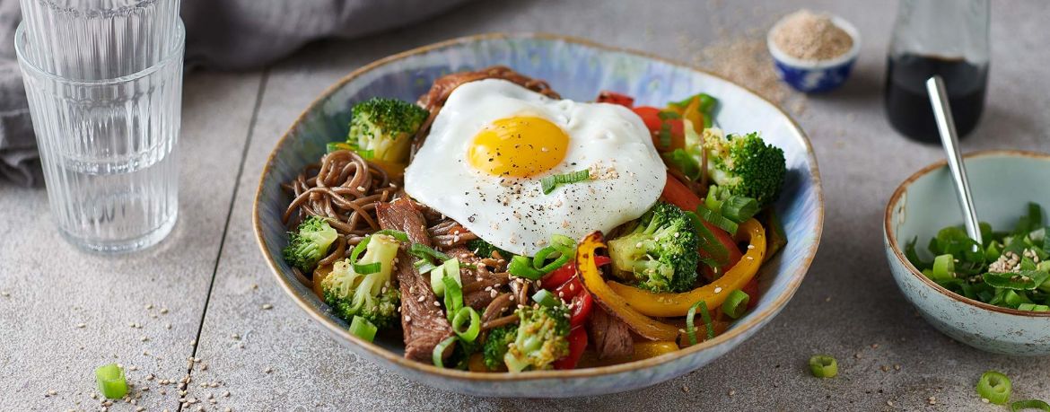 Soba-Nudeln mit Rindfleischstreifen und Brokkoli für 4 Personen von lidl-kochen.de