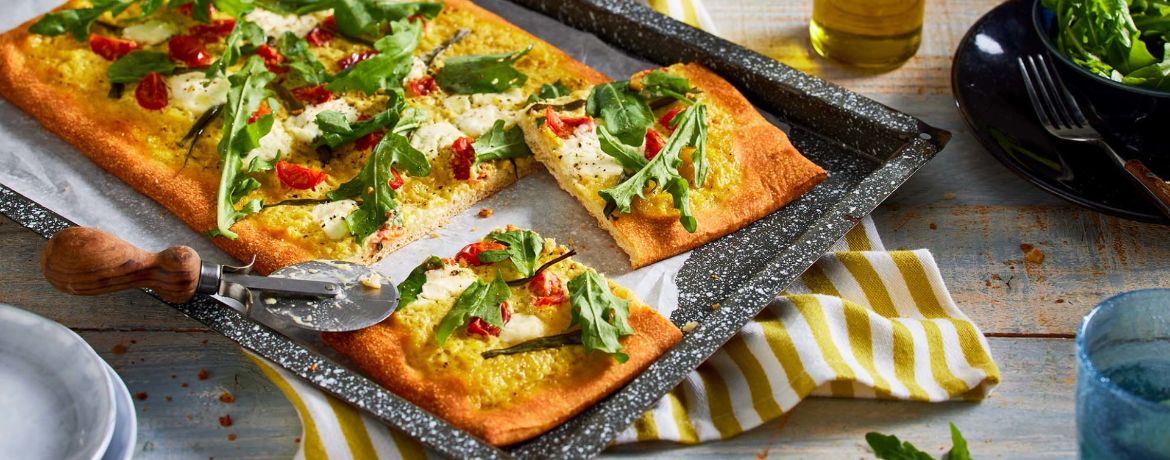 Pizza mit fruchtigem Ajvar und Tomaten-Rucola-Topping für 4 Personen von lidl-kochen.de
