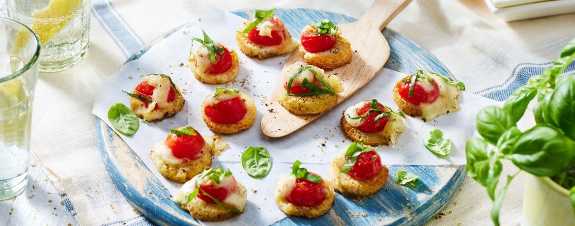 Brotchips alla Caprese mit Mozzarella, Tomaten und Basilikum für 4 Personen von lidl-kochen.de