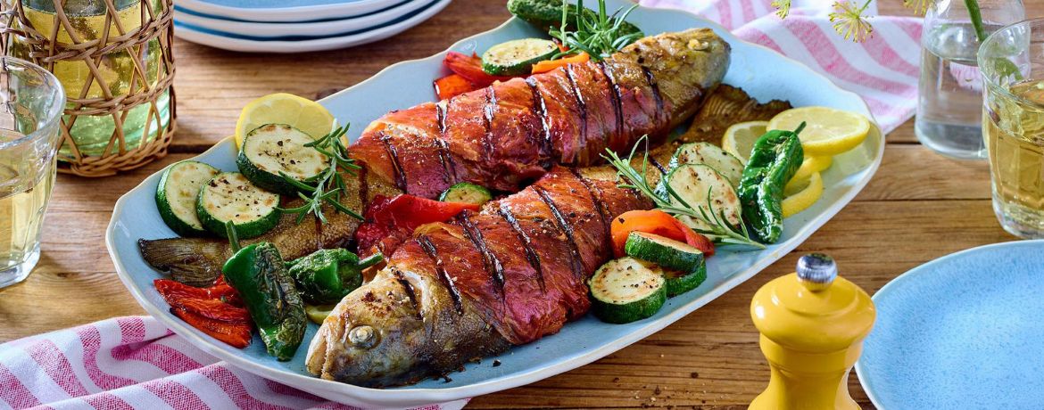 Mediterrane Lachsforelle vom Grill mit Serranoschinken und Grillpaprika für 4 Personen von lidl-kochen.de
