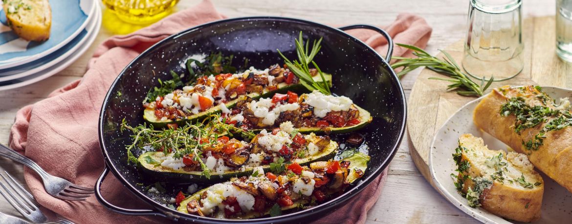 Gefüllte Zucchini mit Paprika und Champignons mit Kräuterciabatta für 4 Personen von lidl-kochen.de