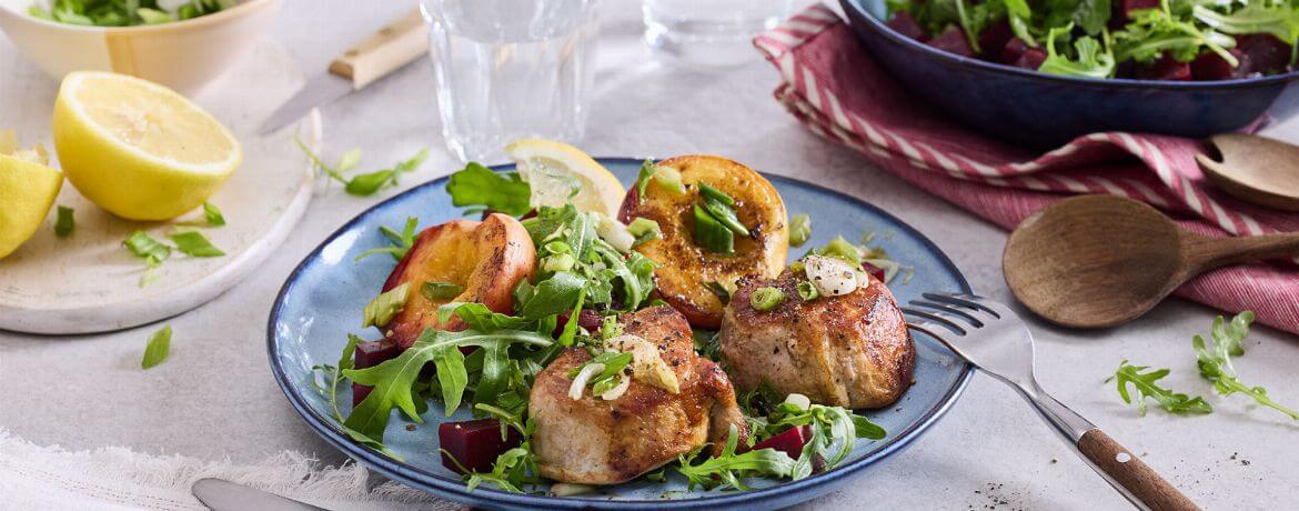 Schweinemedaillons mit Pfirsich und Rucola-Salat - Rezept | LIDL Kochen