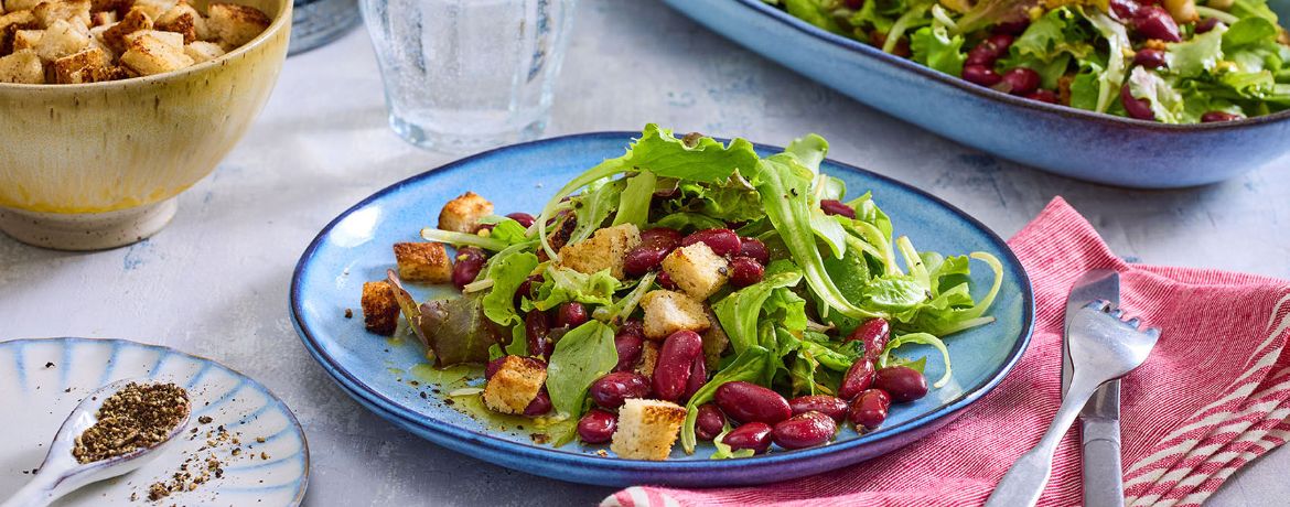 Salat mit Kidneybohnen und Thymian-Croûtons für 4 Personen von lidl-kochen.de