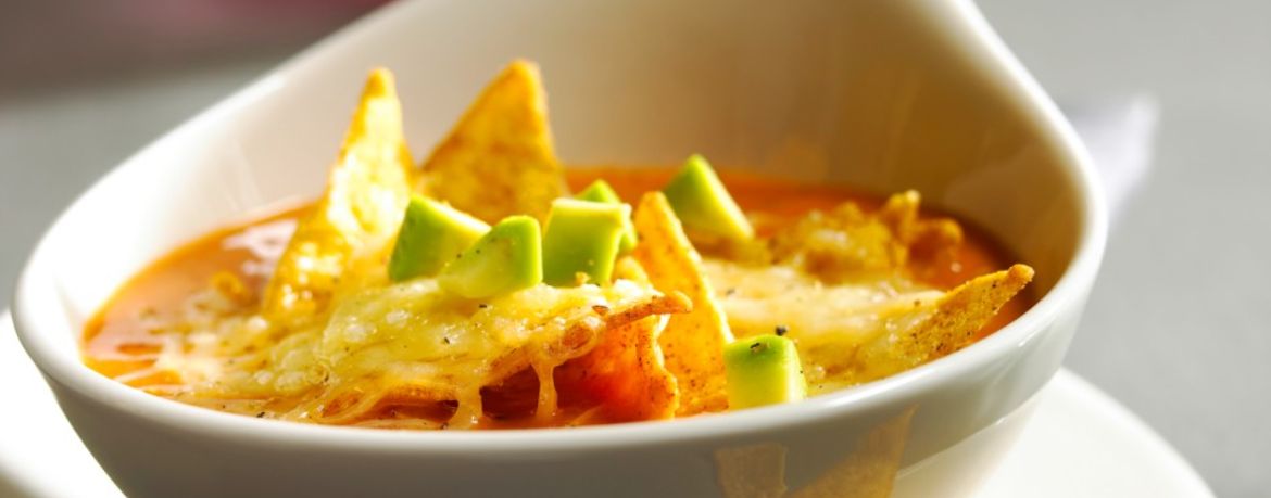 Überbackene Tomatensuppe mit Avocado und Torilla-Chip-Topping für 4 Personen von lidl-kochen.de