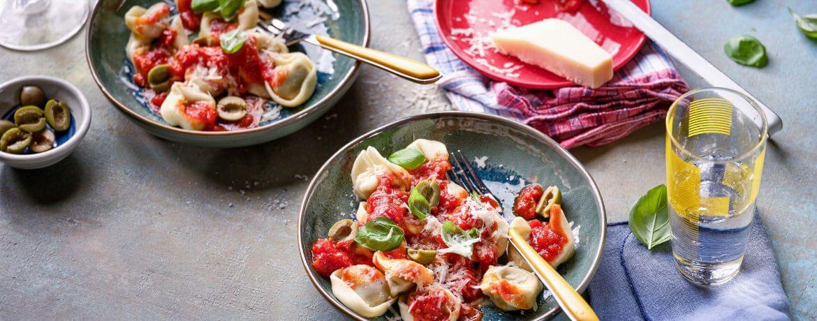 Tortellini mit Oliven und Tomatensauce für 4 Personen von lidl-kochen.de