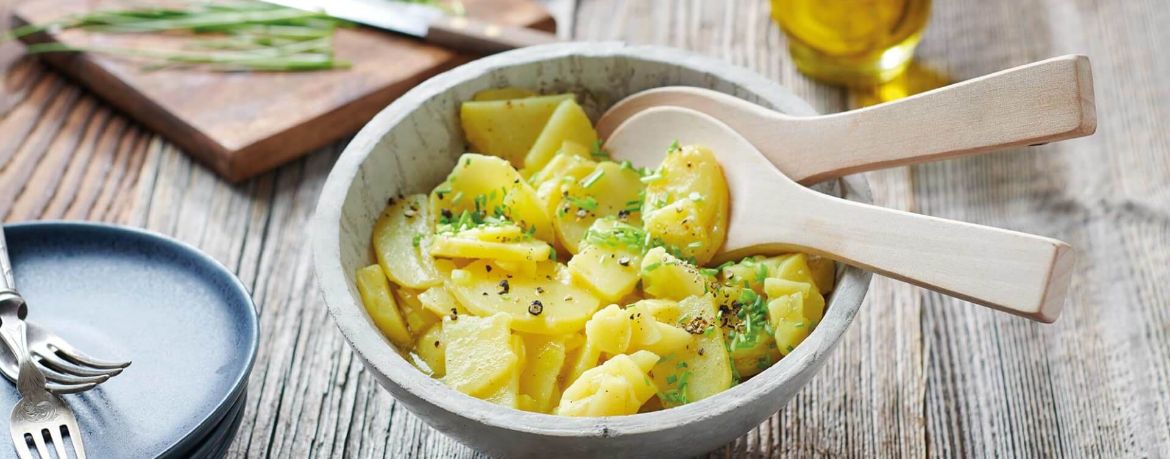 Klassischer süddeutscher Kartoffelsalat mit Essig und Öl für 4 Personen von lidl-kochen.de