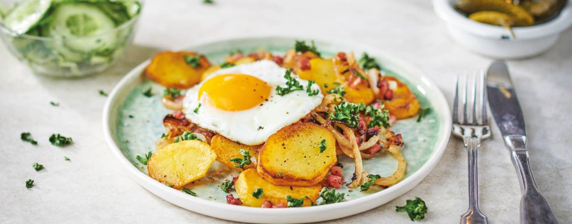 Bratkartoffeln mit Spiegelei und Gurkensalat für 4 Personen von lidl-kochen.de